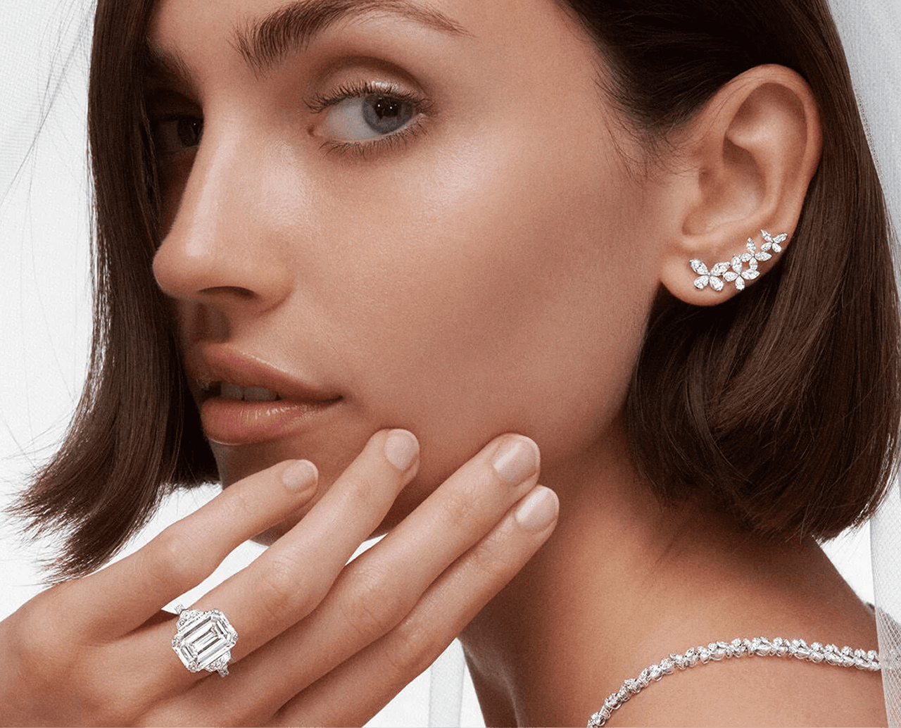 Imagen editorial de anillos de compromiso