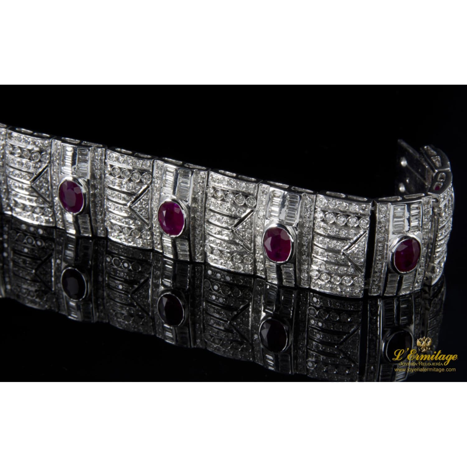 Pulsera ancha oro blanco diamantes y rubíes